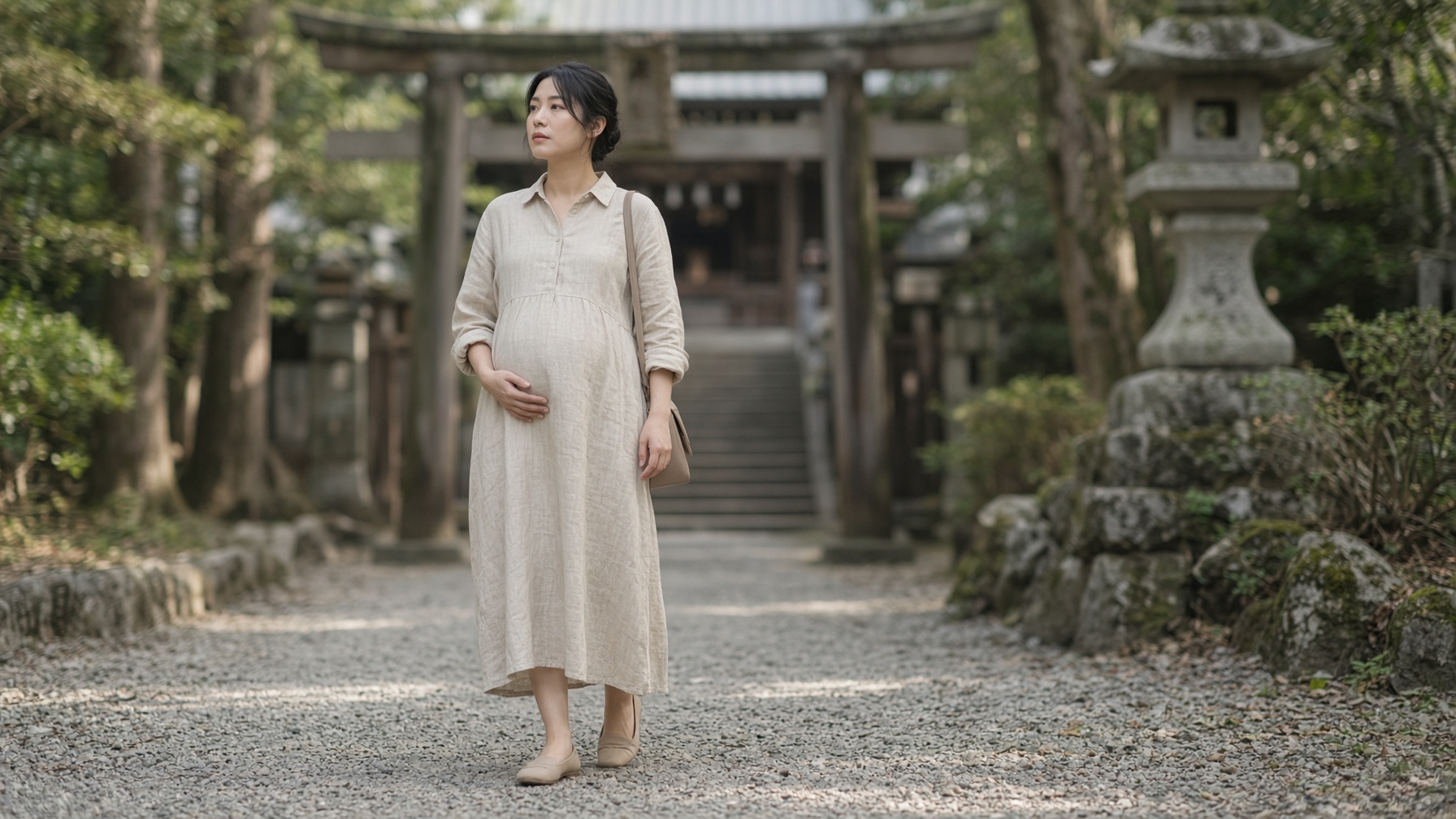 安産祈願の戌の日。きれいめ平服とフラット靴で神社の砂利を歩く